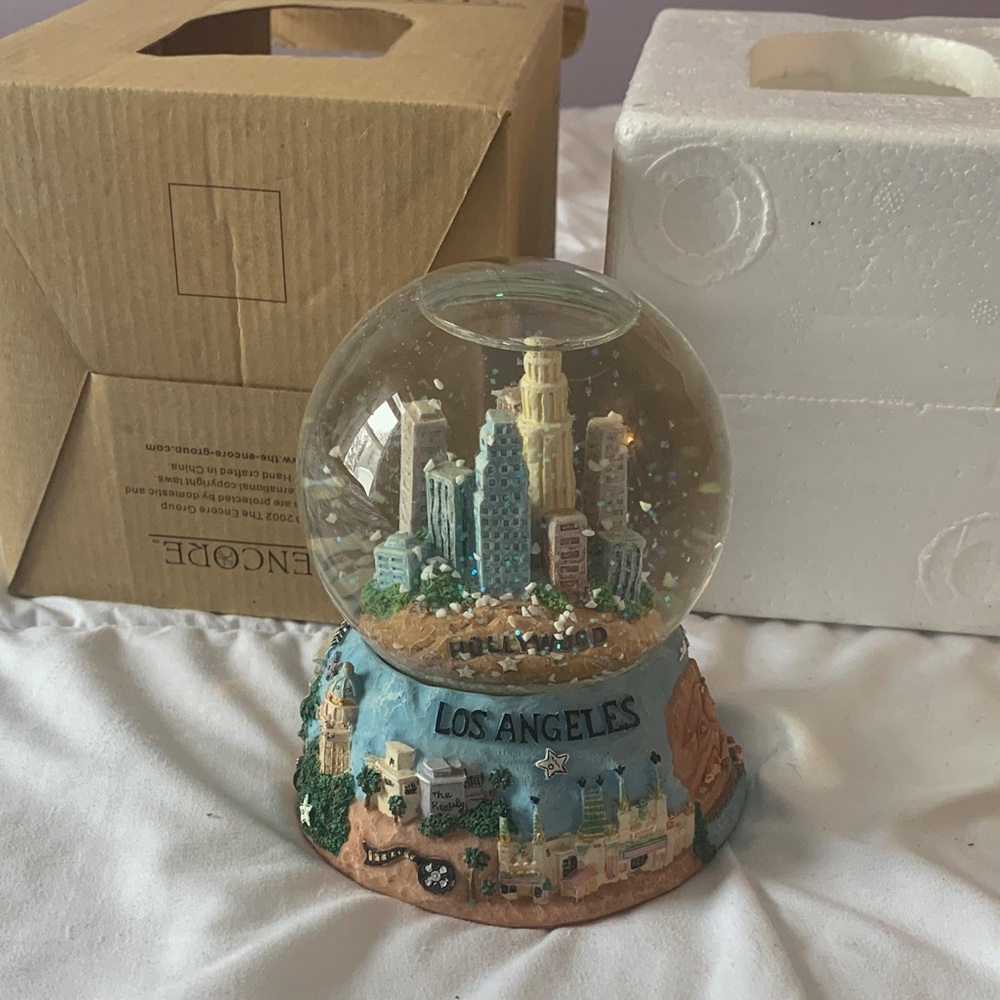Los Angeles Cityscape Snow Globe - music box